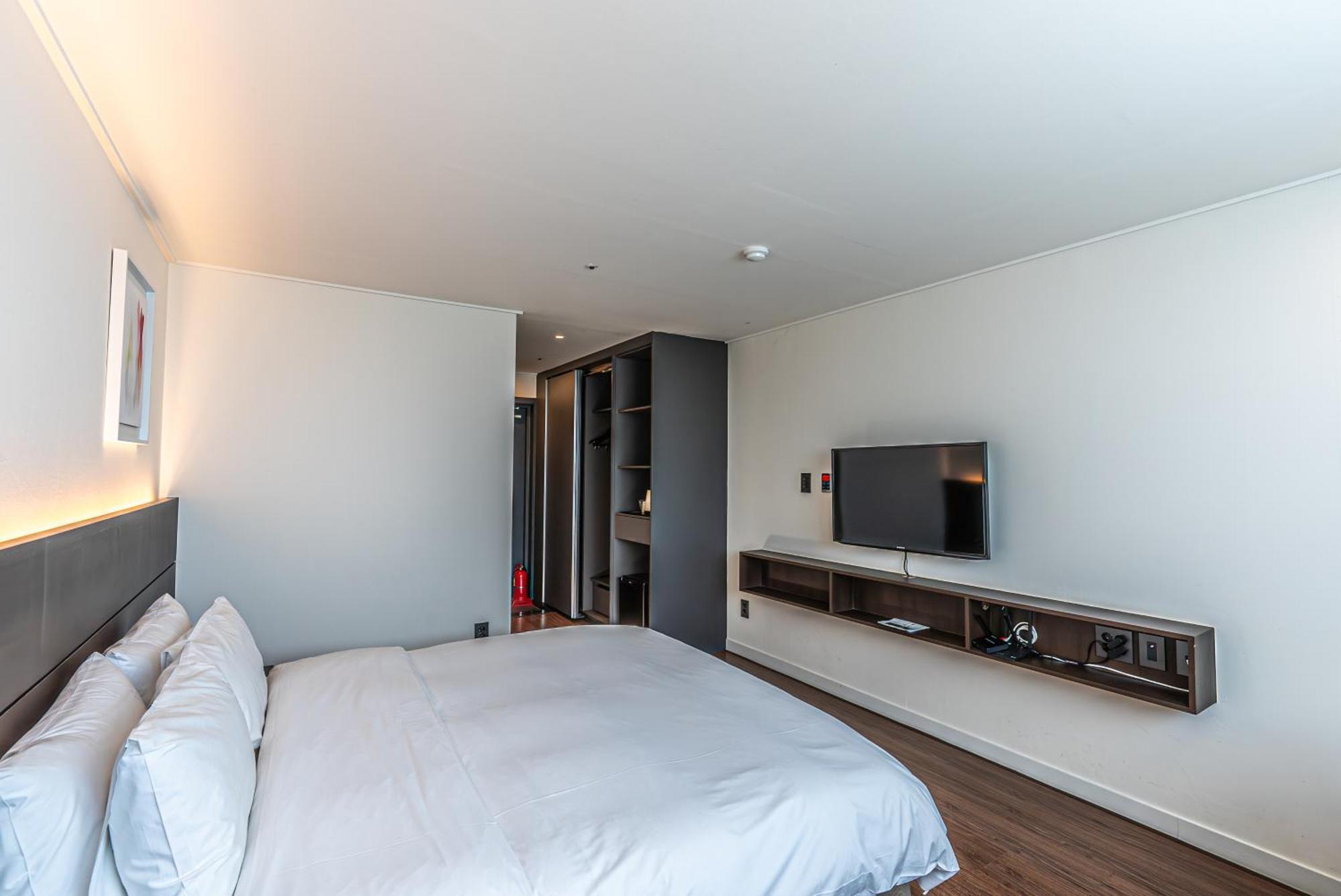 Hotel The Grang Jungmun Seogwipo Extérieur photo