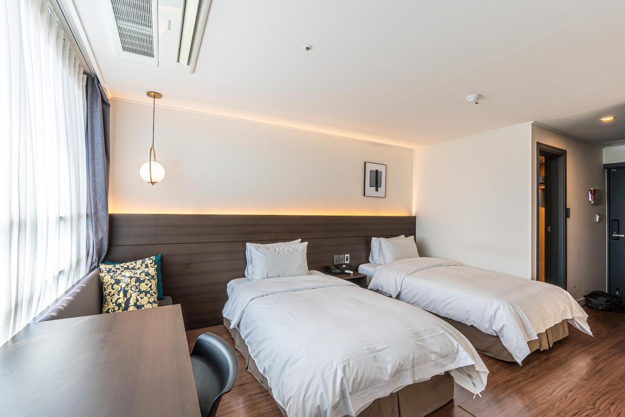 Hotel The Grang Jungmun Seogwipo Extérieur photo