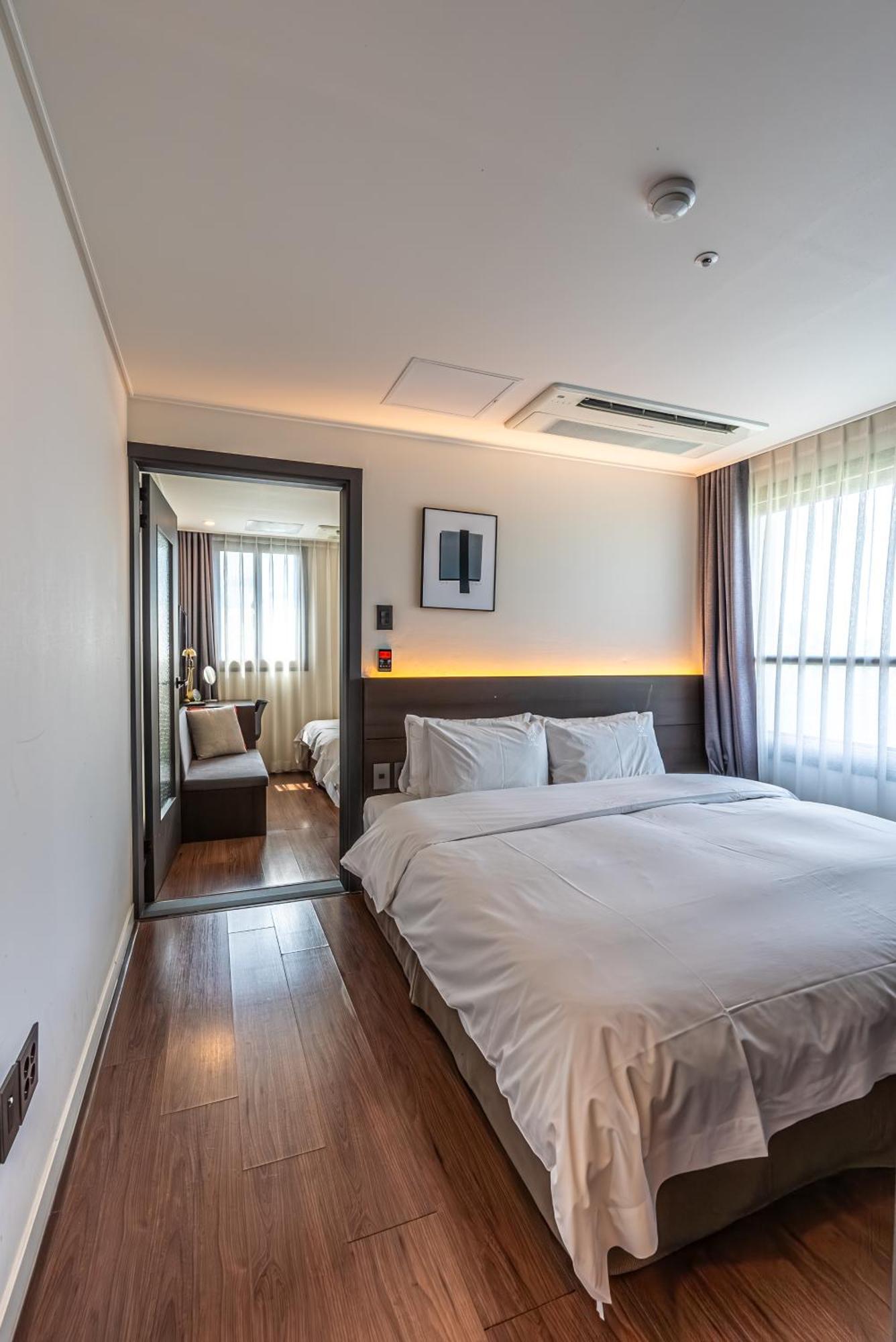 Hotel The Grang Jungmun Seogwipo Extérieur photo