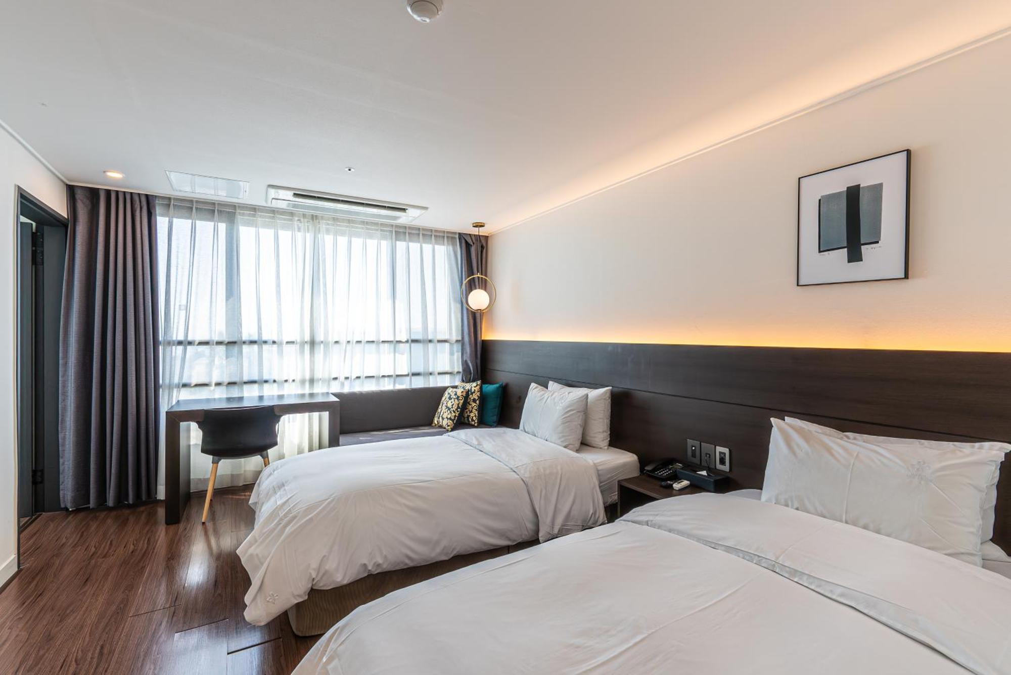 Hotel The Grang Jungmun Seogwipo Extérieur photo